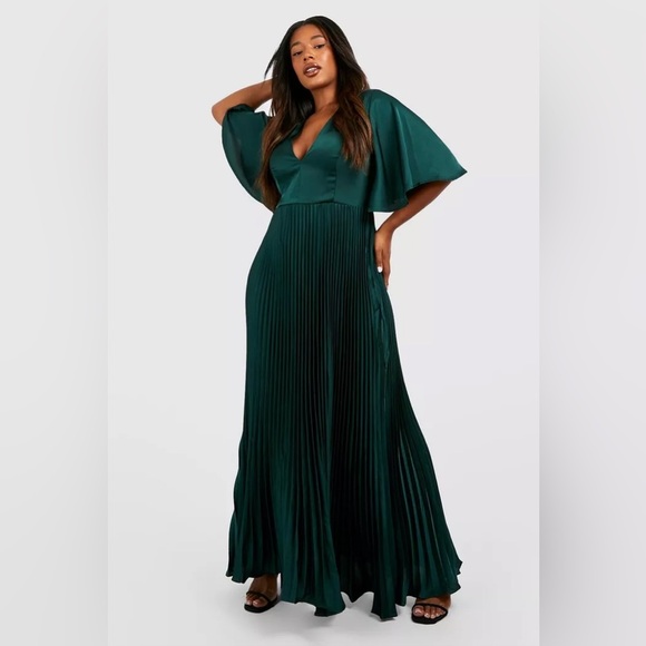 Boohoo Plus Dresses & Skirts - Satin pleated plunge gown occasion emerald maxi dress XL